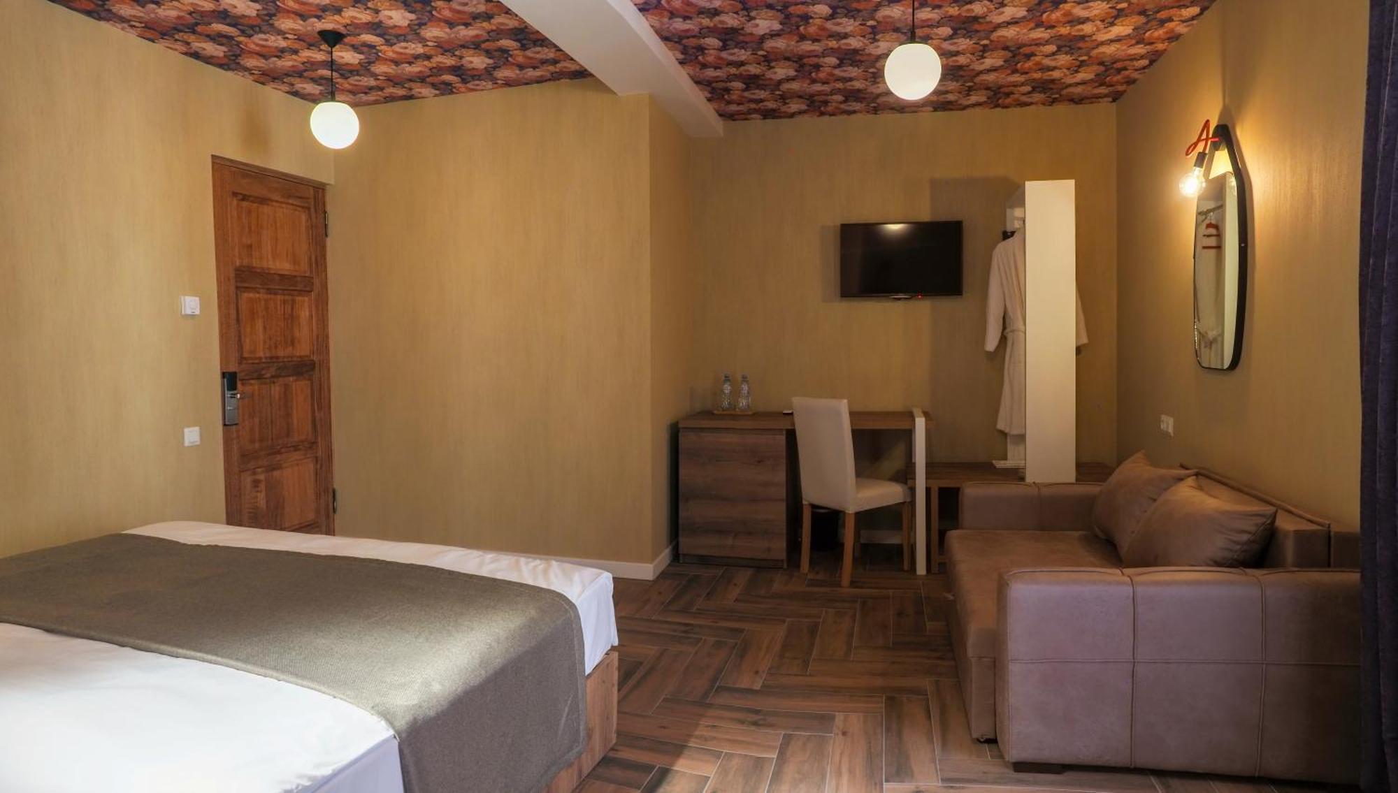 Hotel Hills In Old Tbilisi Exterior foto